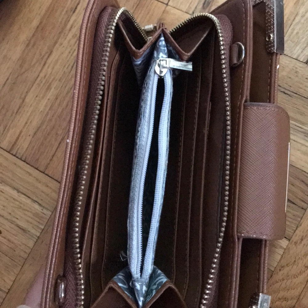 Designer Style Wallet - Picture 4 of 5